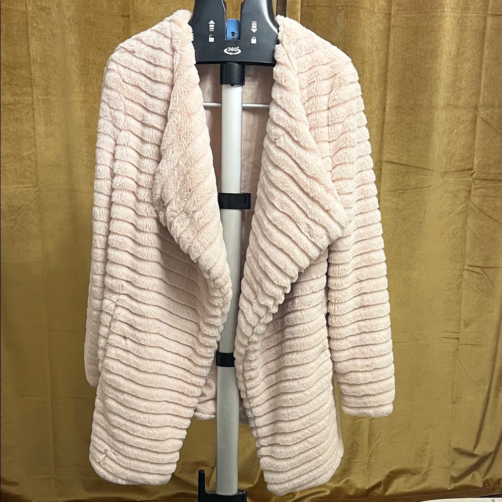 BB Dakota Soft Pink faux fur coat